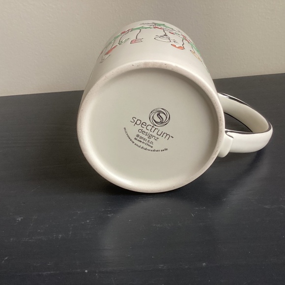 DESIGNZ SPECTRUM HOLIDAY EMBOSSED CHRISTMAS MUG “ JOY, LOVE” NWT - Picture 5 of 5